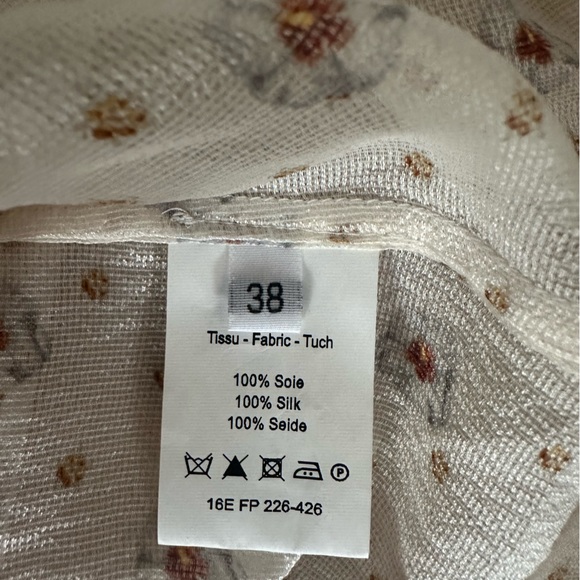 Cacharel tie neck floral blouse size FR 38/US 6. 100% Silk - Picture 7 of 7